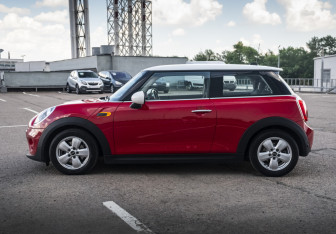 Подержанный автомобиль MINI Hatch 2019 года (8 фото)