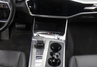 Подержанный автомобиль Audi A6 Sedan 2021 года (15 фото)