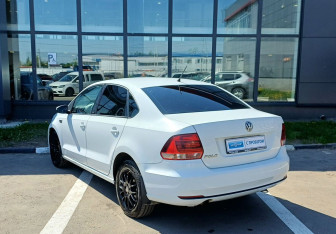 Подержанный автомобиль Volkswagen Polo Sedan 2016 года (7 фото)