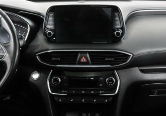 Подержанный автомобиль Hyundai Santa Fe 2019 года (8 фото)