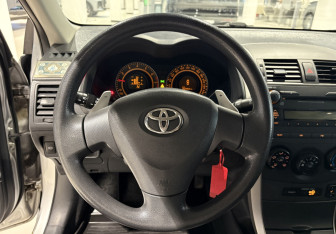 Подержанный автомобиль Toyota Corolla Sedan 2008 года (11 фото)