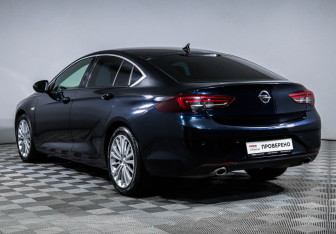 Подержанный автомобиль Opel Insignia Liftback 2019 года (7 фото)