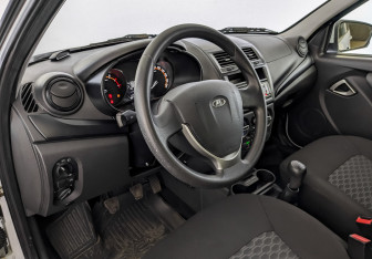 Подержанный автомобиль LADA (ВАЗ) Granta Sedan 2023 года (16 фото)
