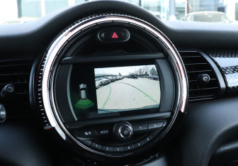 Подержанный автомобиль MINI Hatch 2017 года (16 фото)