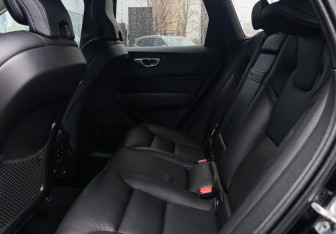 Подержанный автомобиль Volvo XC60 2019 года (8 фото)