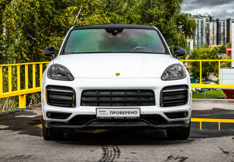 Подержанный автомобиль Porsche Cayenne 2020 года (2 фото)
