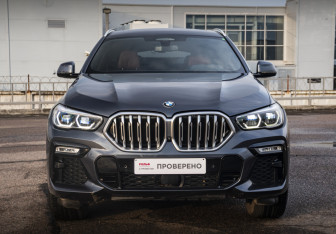 Подержанный автомобиль BMW X6 2021 года (2 фото)