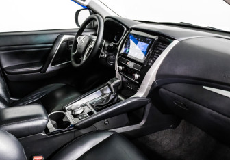 Подержанный автомобиль Mitsubishi Montero Sport 2022 года (9 фото)