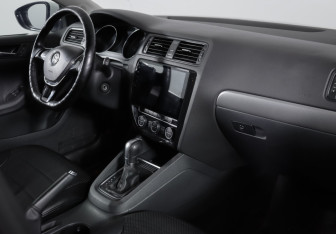 Подержанный автомобиль Volkswagen Jetta Sedan 2015 года (9 фото)