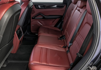 Подержанный автомобиль Porsche Cayenne 2018 года (18 фото)