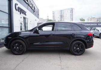 Подержанный автомобиль Porsche Cayenne 2011 года (8 фото)