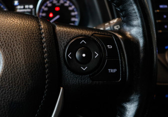 Подержанный автомобиль Toyota RAV4 2015 года (16 фото)