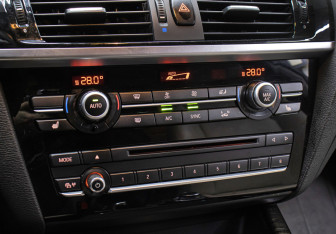 Подержанный автомобиль BMW X3 2016 года (21 фото)