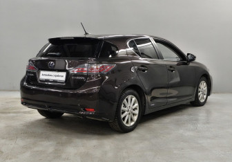 Подержанный автомобиль Lexus CT 2013 года (5 фото)