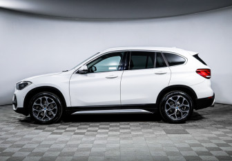 Подержанный автомобиль BMW X1 2021 года (8 фото)