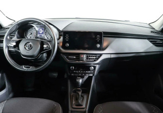 Подержанный автомобиль Skoda Rapid Liftback 2021 года (10 фото)