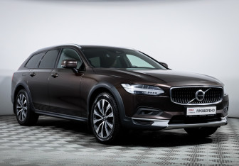 Подержанный автомобиль Volvo V90 Cross Country 2021 года (3 фото)