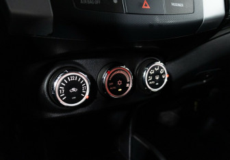 Подержанный автомобиль Mitsubishi Outlander 2012 года (10 фото)