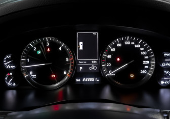 Подержанный автомобиль Lexus LX 2015 года (16 фото)