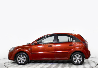 Подержанный автомобиль Kia Rio Hatchback 2011 года (8 фото)