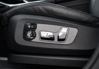 Подержанный автомобиль BMW X7 2023 года (19 фото)