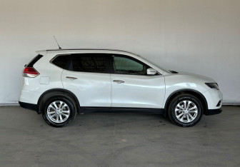 Подержанный автомобиль Nissan X-Trail 2016 года (8 фото)