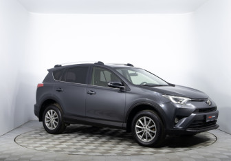 Подержанный автомобиль Toyota RAV4 2015 года (3 фото)
