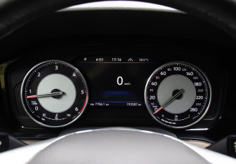 Подержанный автомобиль Volkswagen Touareg 2019 года (13 фото)