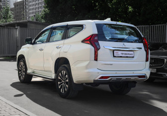 Подержанный автомобиль Mitsubishi Montero Sport 2022 года (6 фото)