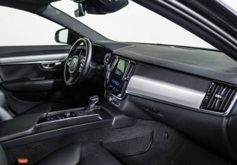 Подержанный автомобиль Volvo S90 2019 года (9 фото)