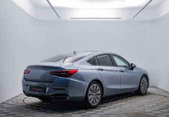 Подержанный автомобиль Hongqi H5 2022 года (5 фото)