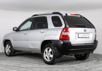 Подержанный автомобиль Kia Sportage 2007 года (4 фото)