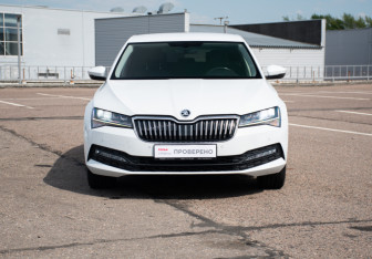Подержанный автомобиль Skoda Superb Liftback 2021 года (2 фото)