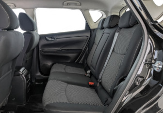 Подержанный автомобиль Nissan Tiida Hatchback 2015 года (18 фото)