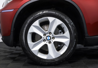 Подержанный автомобиль BMW X6 2008 года (19 фото)