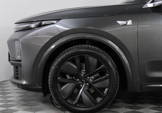 Подержанный автомобиль LiXiang L7 2023 года (10 фото)