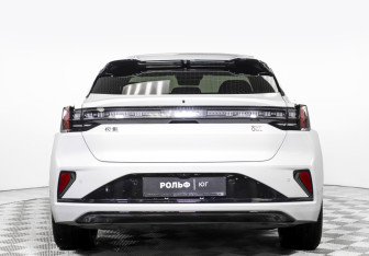 Подержанный автомобиль Zeekr 001 2024 года (6 фото)