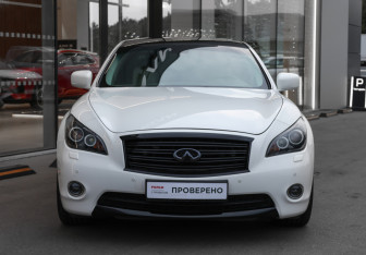 Подержанный автомобиль Infiniti M Sedan 2010 года (2 фото)