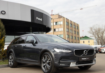 Подержанный автомобиль Volvo V90 Cross Country 2017 года (2 фото)