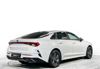 Подержанный автомобиль Kia K5 2021 года (9 фото)