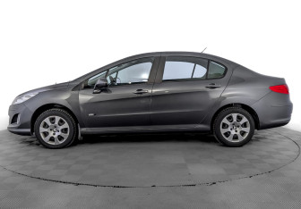 Подержанный автомобиль Peugeot 408 2016 года (8 фото)