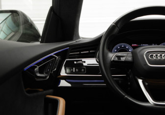 Подержанный автомобиль Audi Q8 2019 года (14 фото)