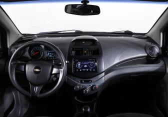 Подержанный автомобиль Chevrolet Spark 2011 года (14 фото)