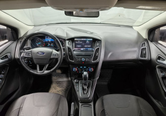 Подержанный автомобиль Ford Focus Wagon 2016 года (13 фото)