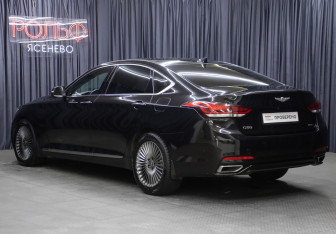 Подержанный автомобиль Genesis G80 2019 года (7 фото)