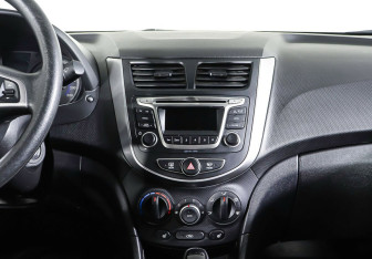 Подержанный автомобиль Hyundai Solaris Sedan 2014 года (15 фото)