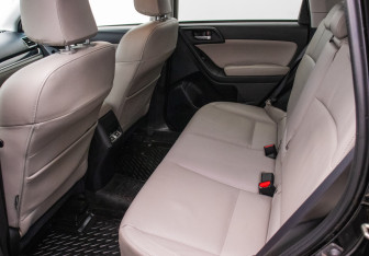 Подержанный автомобиль Subaru Forester Suv 2016 года (11 фото)