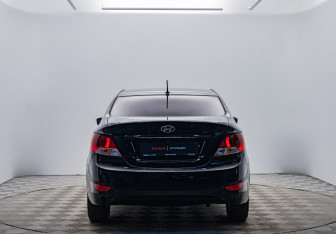 Подержанный автомобиль Hyundai Solaris Sedan 2012 года (4 фото)