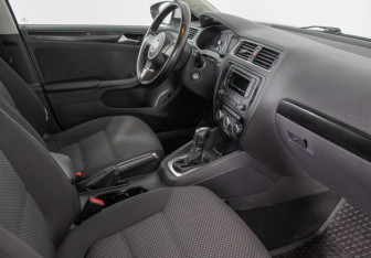 Подержанный автомобиль Volkswagen Jetta Sedan 2013 года (9 фото)