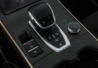 Подержанный автомобиль Omoda C5 2024 года (14 фото)